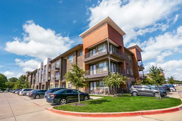 Images The Landing at Centreport Apartments