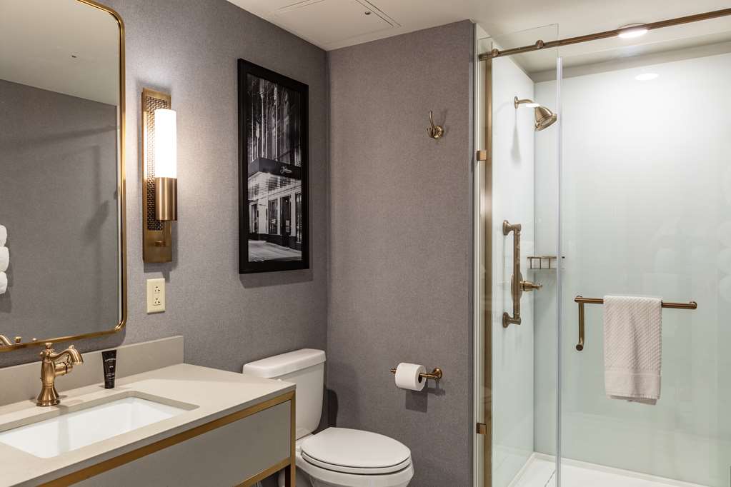 Guest room bath