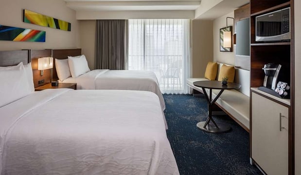 Images Hilton Garden Inn Waikiki Beach
