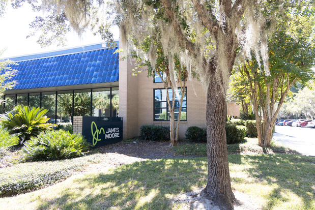 Images James Moore & Co.