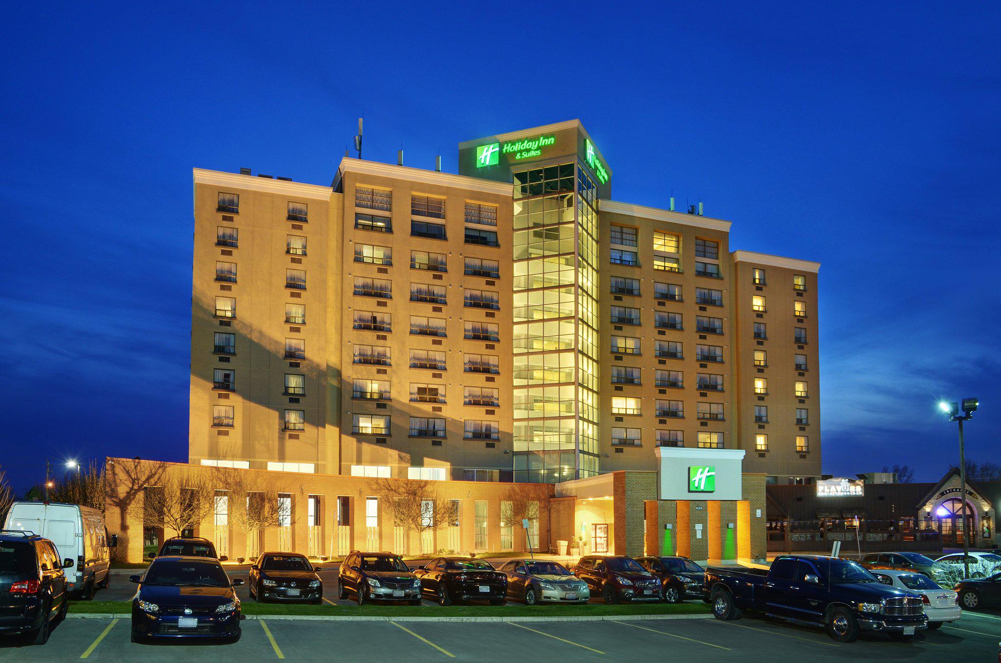 Images Holiday Inn & Suites London, an IHG Hotel