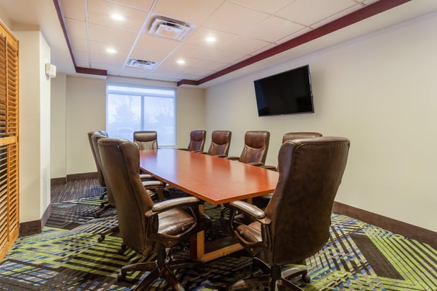Images Holiday Inn Express & Suites Cedar Falls - Waterloo by IHG
