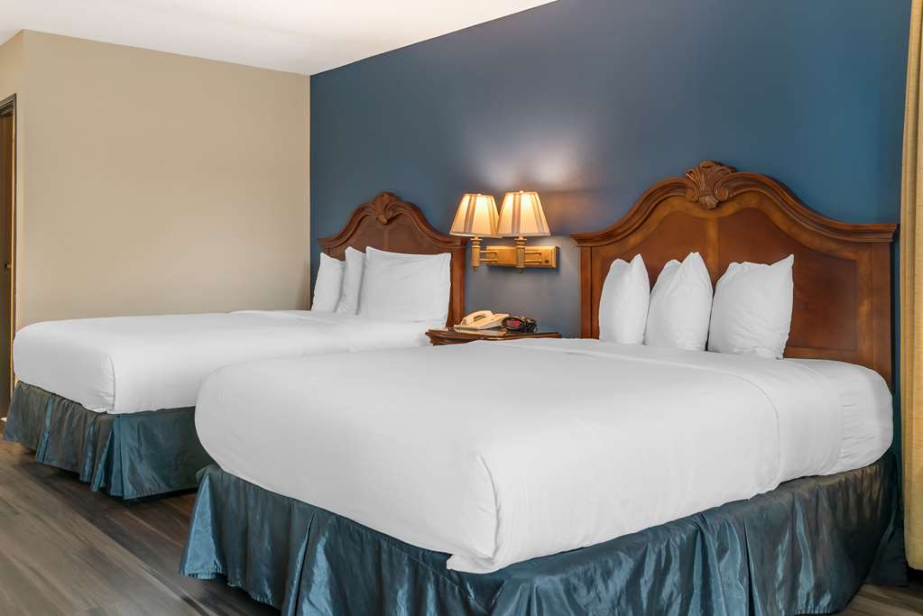 2 Queen Bed Room