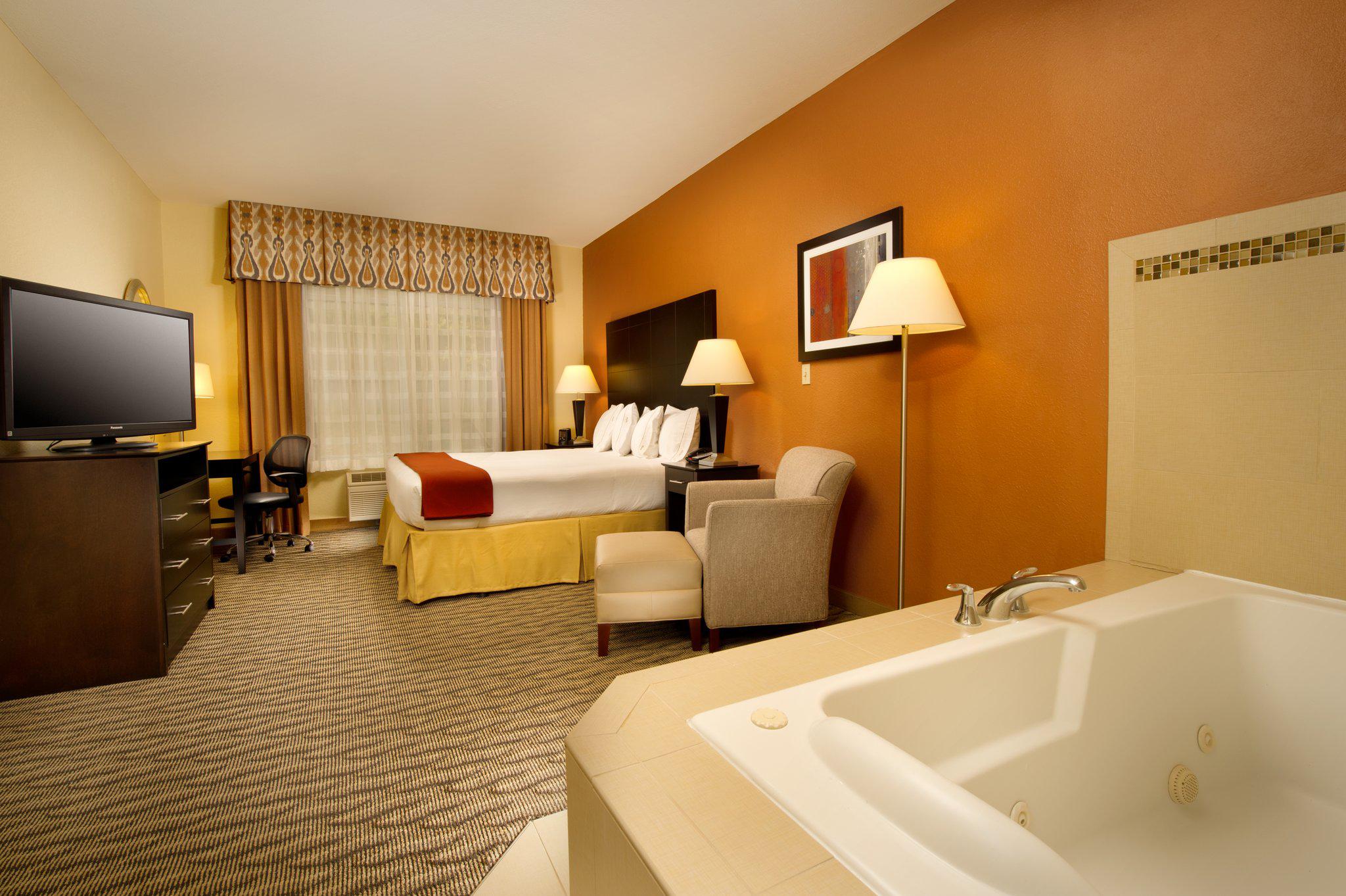Holiday Inn Express & Suites Manassas, an IHG Hotel Manassas (703)393-9797