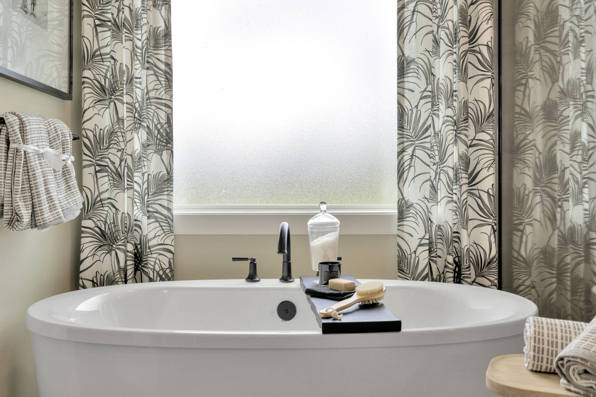 The Primary Bathroom Tub of DRB Homes Cocoplum Home Plan at Primrose at Longleaf in New Port Richey, FL.