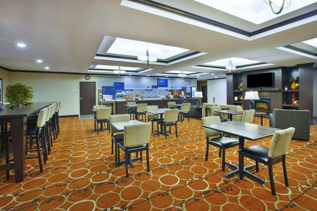 Images Holiday Inn Express & Suites Washington - Meadow Lands, an IHG Hotel