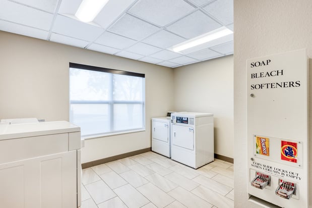 Images Holiday Inn Express & Suites Green Bay East by IHG