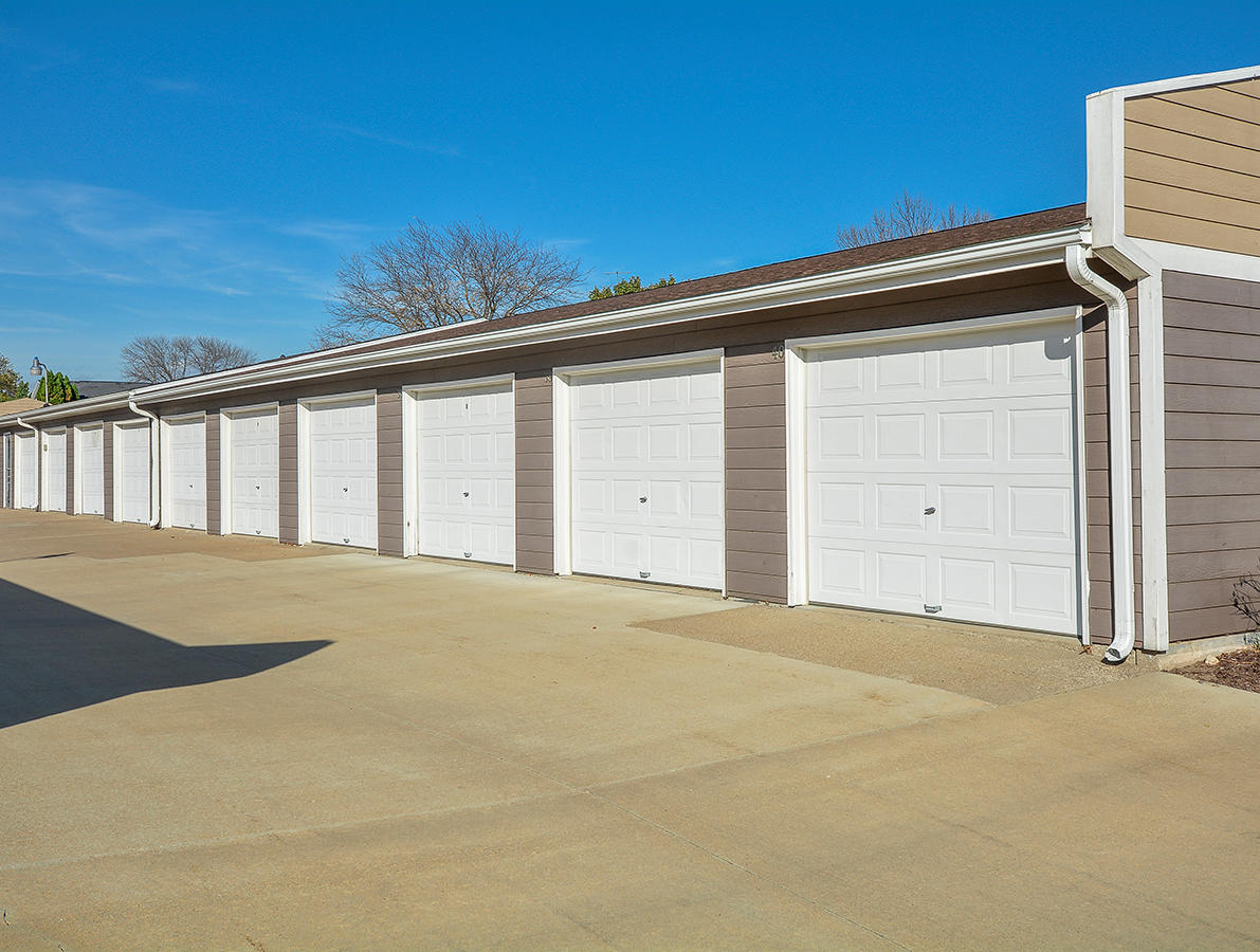 Detached Garage Parking