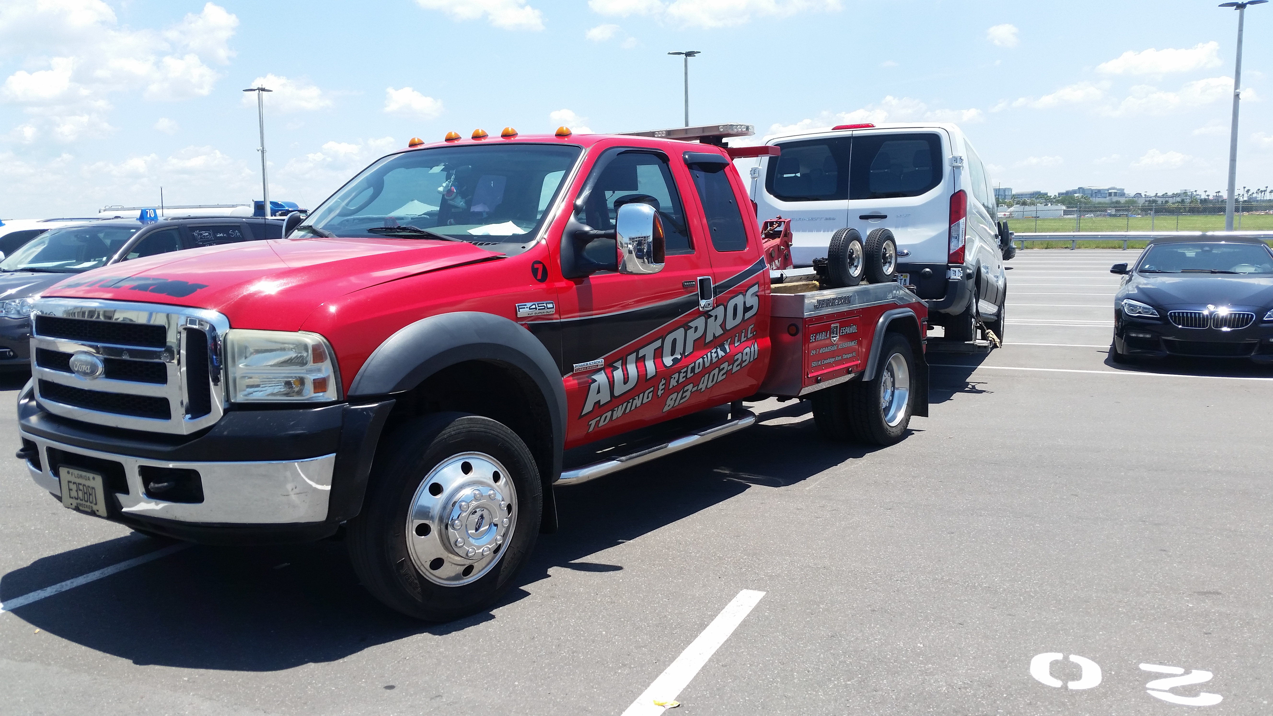 Autopros Towing & Recovery LLC delivers the safest, most reliable towing services in Tampa, FL. We are quickly building a reputation as the area’s most professional and courteous towing company. With more than 20 years of experience behind us, you can rest assured that your vehicle will be in good shape thanks to our towing and roadside assistance services.