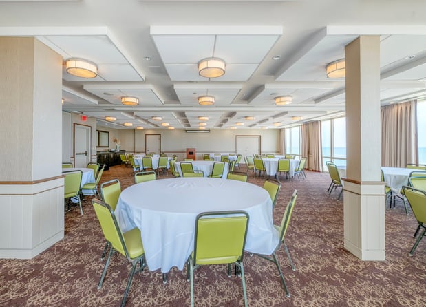 Images Holiday Inn & Suites Virginia Beach - North Beach by IHG