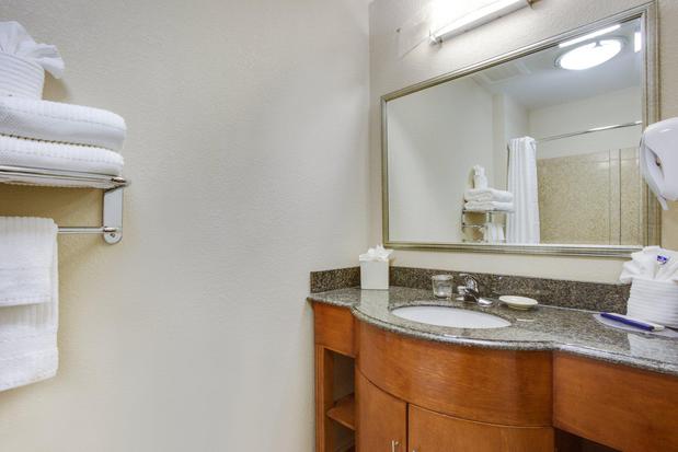 Images Candlewood Suites Virginia Beach Town Center by IHG