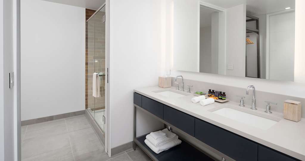 Guest room bath