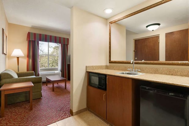 Images Hampton Inn & Suites Williamsburg Historic District