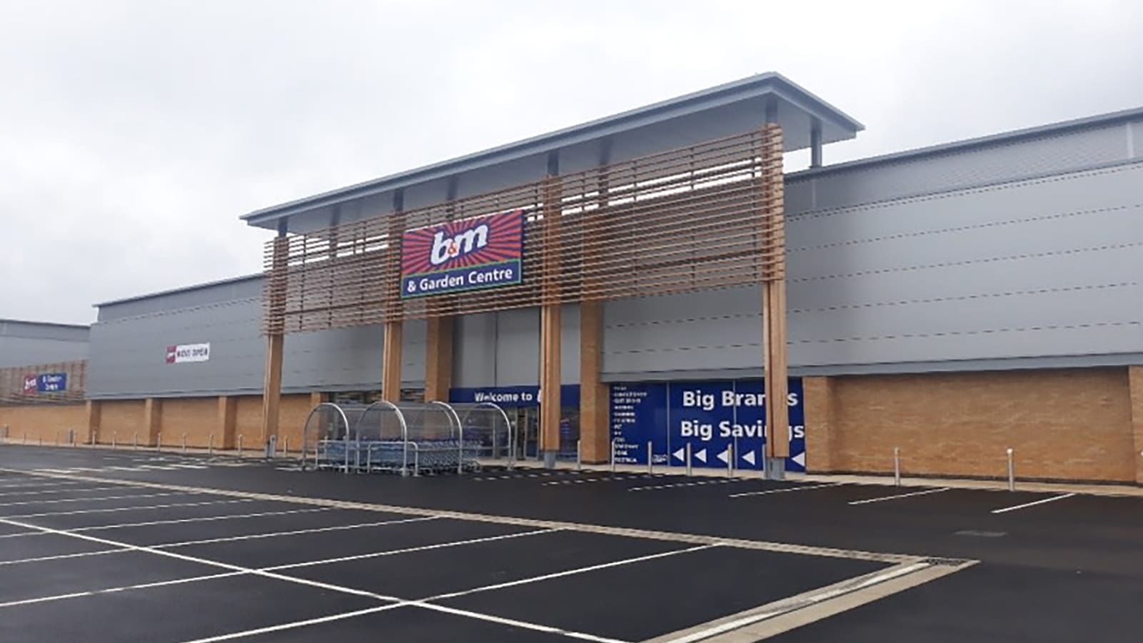 Images B&M Store with Garden Centre