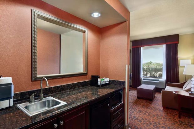 Images Hampton Inn & Suites Mission