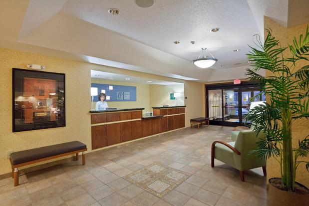 Images Holiday Inn Express Kansas City - at the Legends by IHG