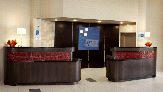 Images Holiday Inn Express & Suites Naples Downtown - 5th Avenue by IHG