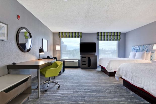 Images Hampton Inn & Suites Newark-Harrison-Riverwalk