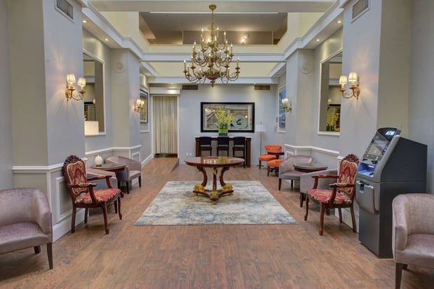 Images The Roslyn, Tapestry Collection by Hilton