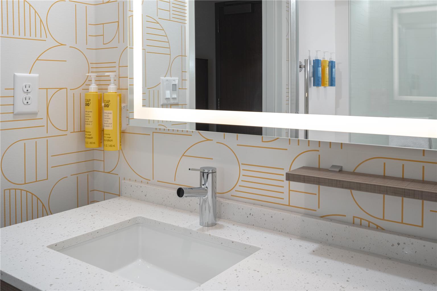 Guest room bath