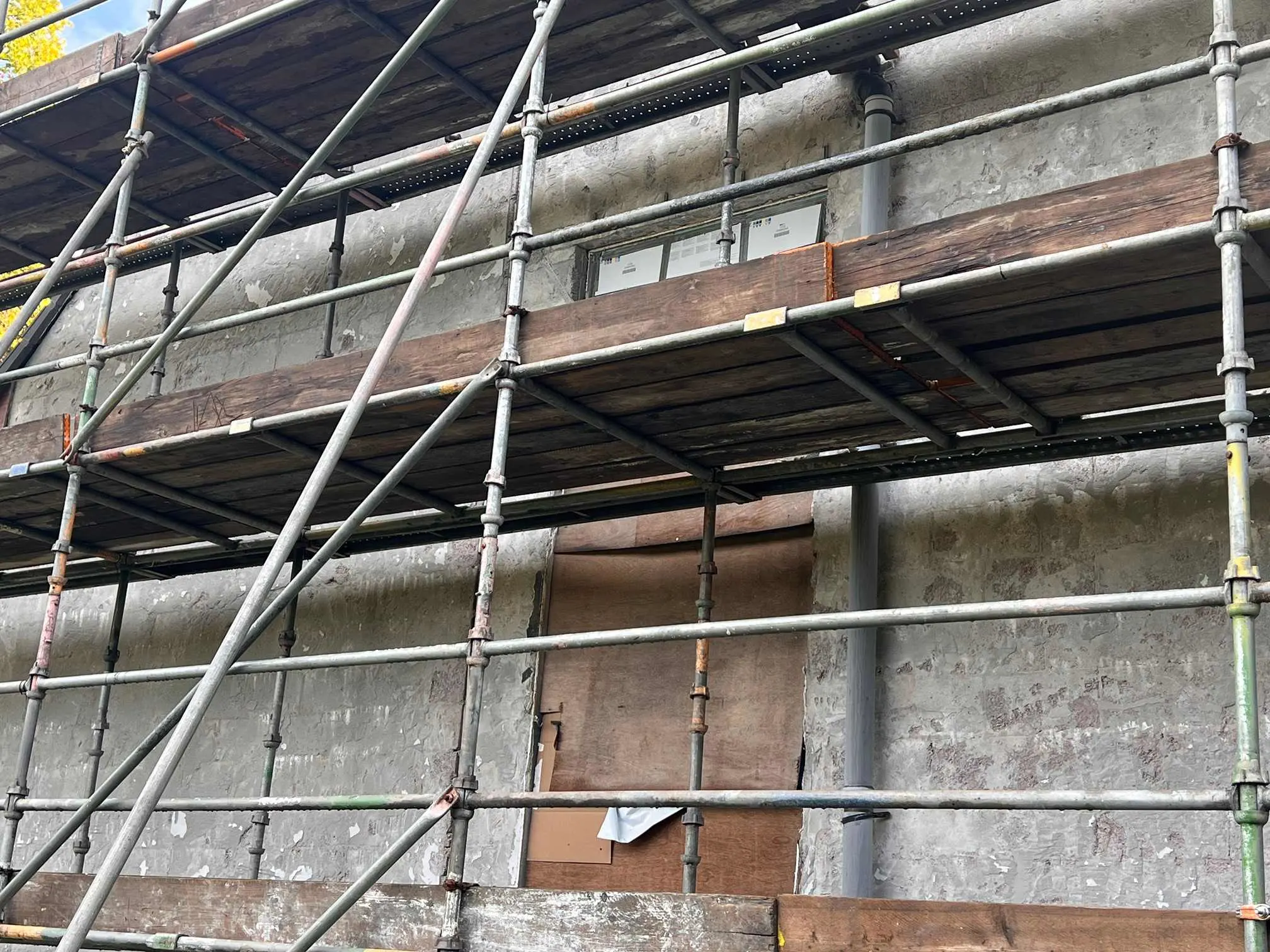 Images HW UK Services Ltd