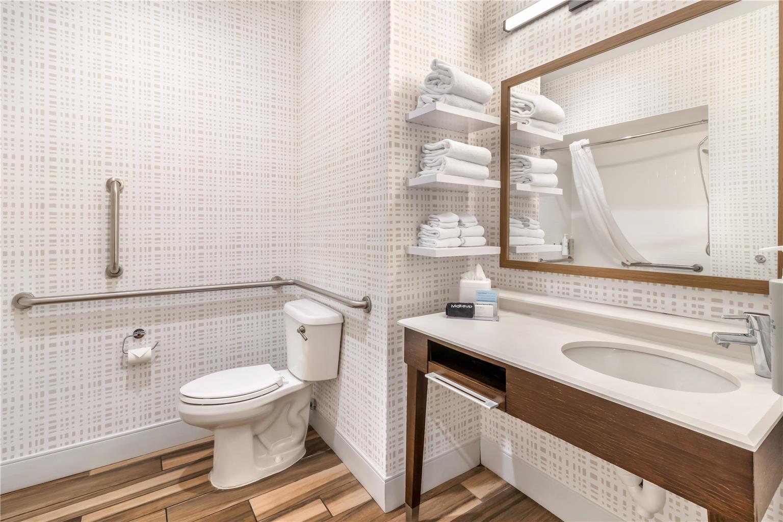 Guest room bath 