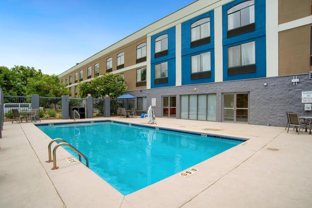 Images Holiday Inn Express & Suites Mobile – I-65 by IHG