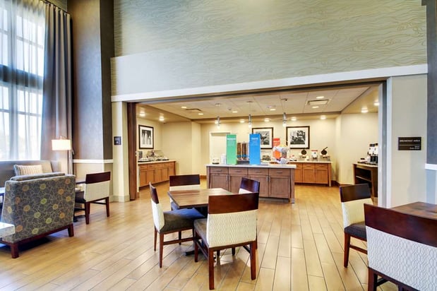 Images Hampton Inn & Suites Milwaukee West