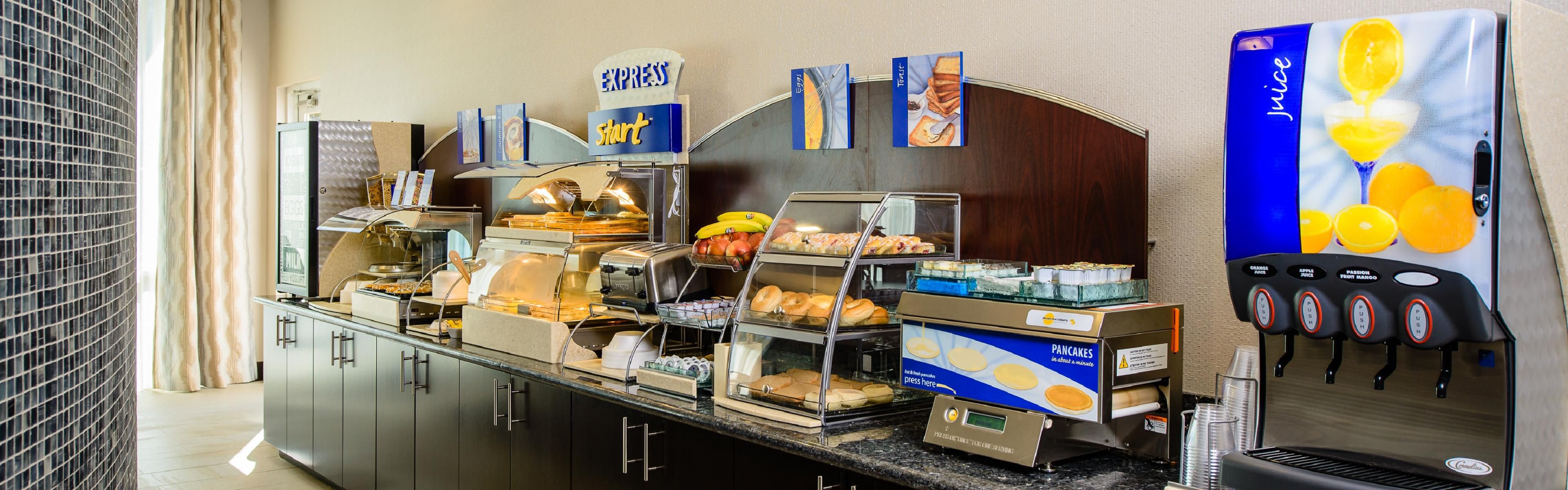 Holiday Inn Express & Suites Austin NW - Arboretum Area ...