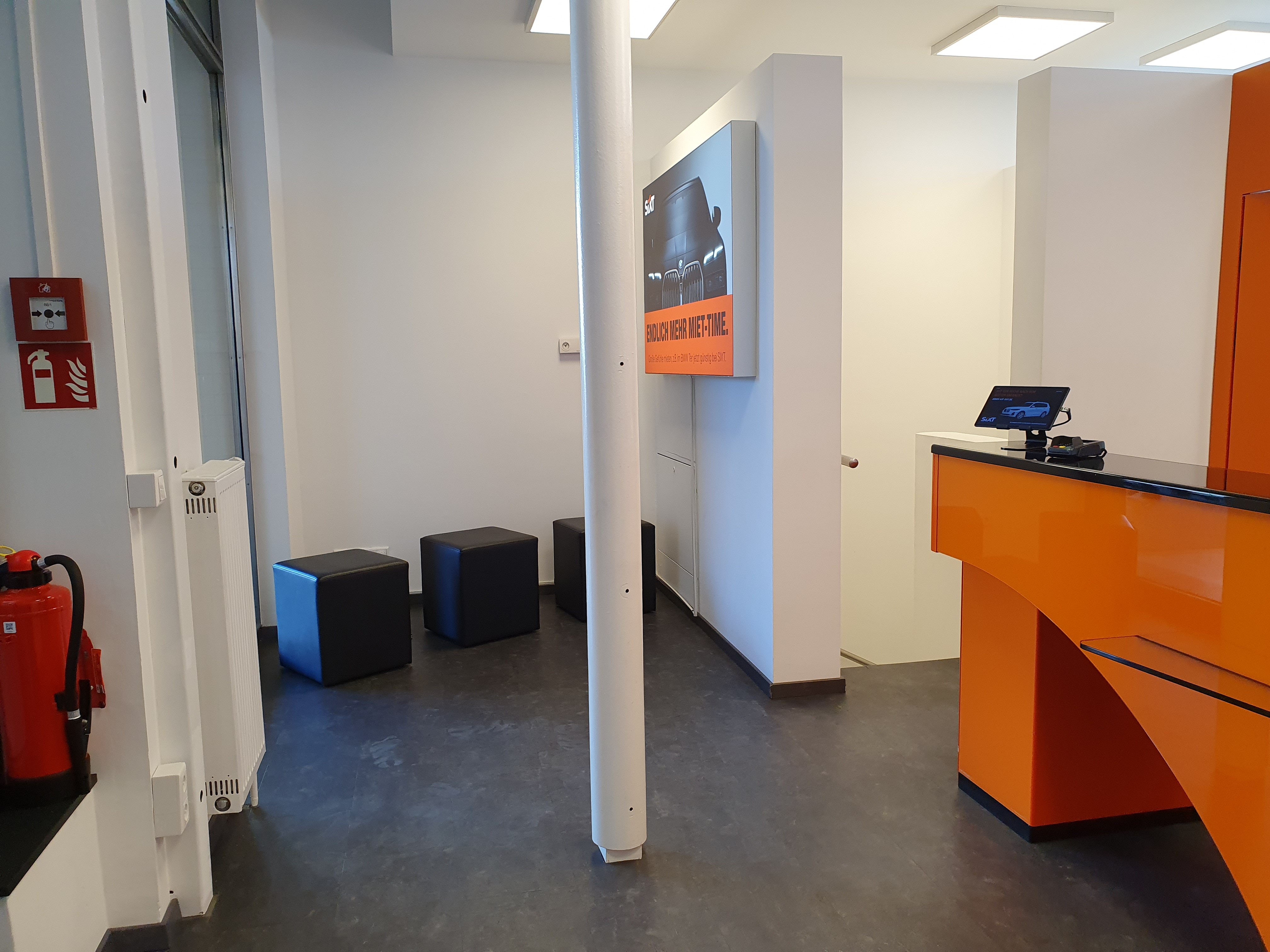 SIXT Autovermietung Kassel-Wilhelmshoehe Bahnhof, Willy-Brandt-Platz 1 in Kassel