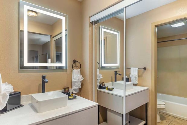 Images Best Western Plus Landing View Inn & Suites