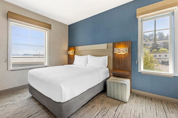 Images Holiday Inn Express & Suites Astoria by IHG