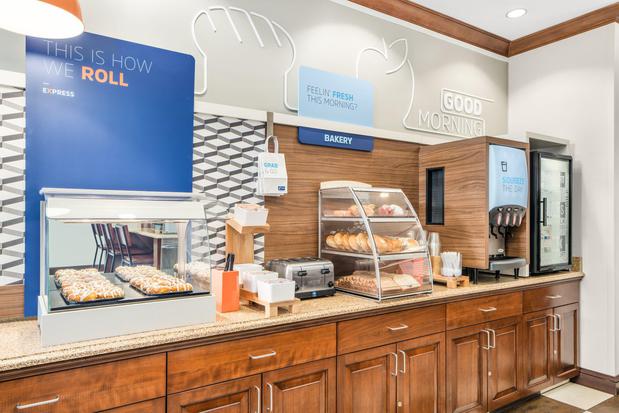 Images Holiday Inn Express & Suites Wilmington-Newark by IHG