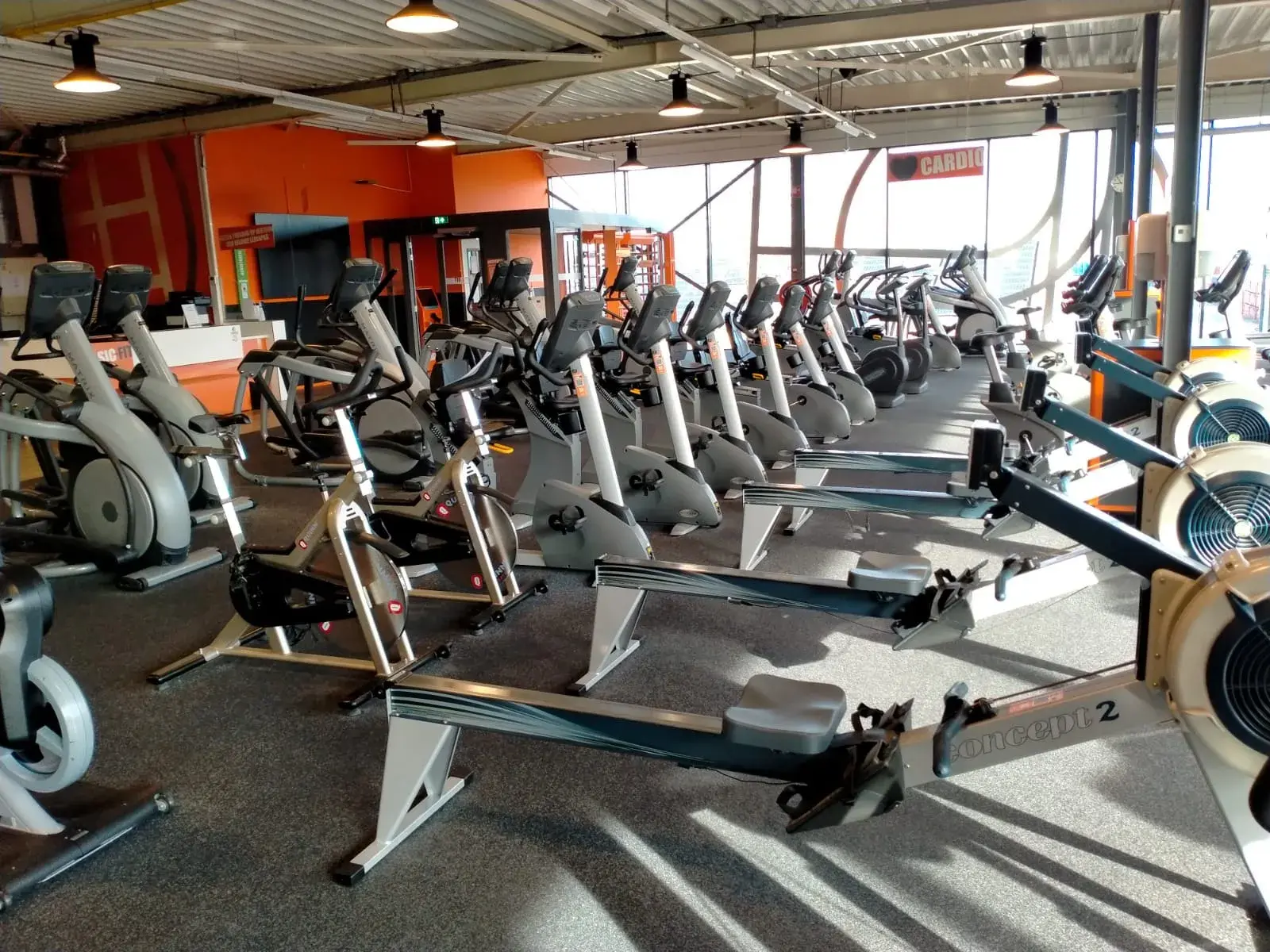 Foto's Basic-Fit 24/7