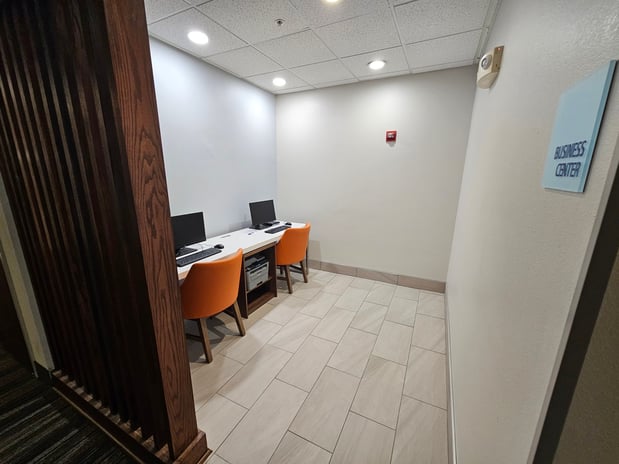 Images Holiday Inn Express & Suites Cincinnati-Blue Ash by IHG