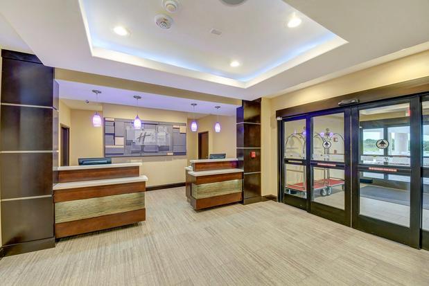 Images Holiday Inn Express & Suites Carrizo Springs by IHG