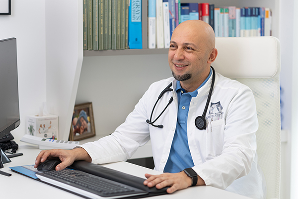 Bild 2 von Dr. Roozbeh Ahmadi