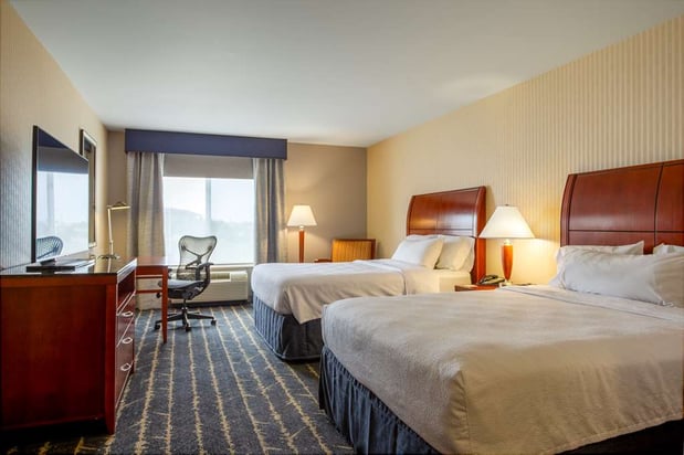 Images Hilton Garden Inn Milwaukee Northwest Conference Center