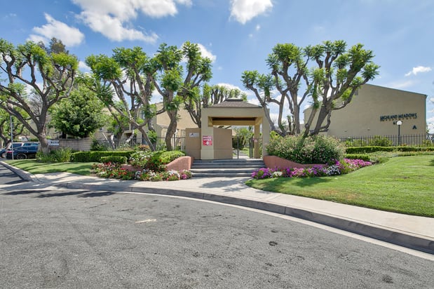 Images Highland Meadows Apartments