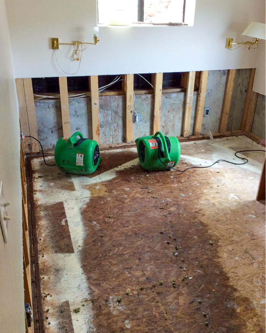 If you experience water damage from flooding or leaks in your Phoenix home, call the water damage restoration experts at SERVPRO of Northwest Phoenix/Anthem.