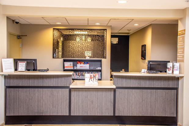 Images Candlewood Suites Overland Park - W 135th St., an IHG Hotel