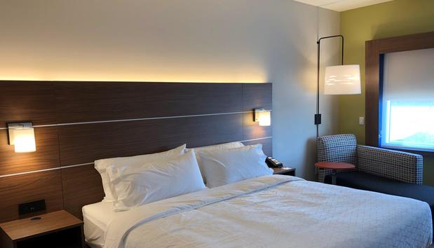 Images Holiday Inn Express & Suites Springfield North, an IHG Hotel