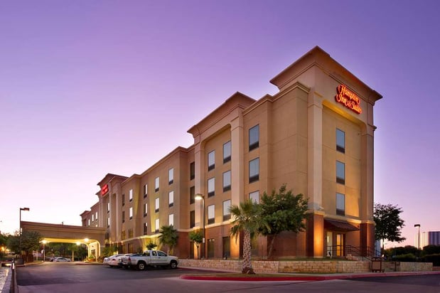 Images Hampton Inn & Suites San Antonio-Airport