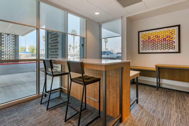 Images Holiday Inn Express & Suites Phoenix Dwtn - State Capitol by IHG