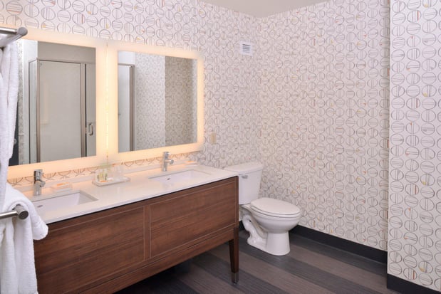 Images Holiday Inn Kansas City Airport by IHG