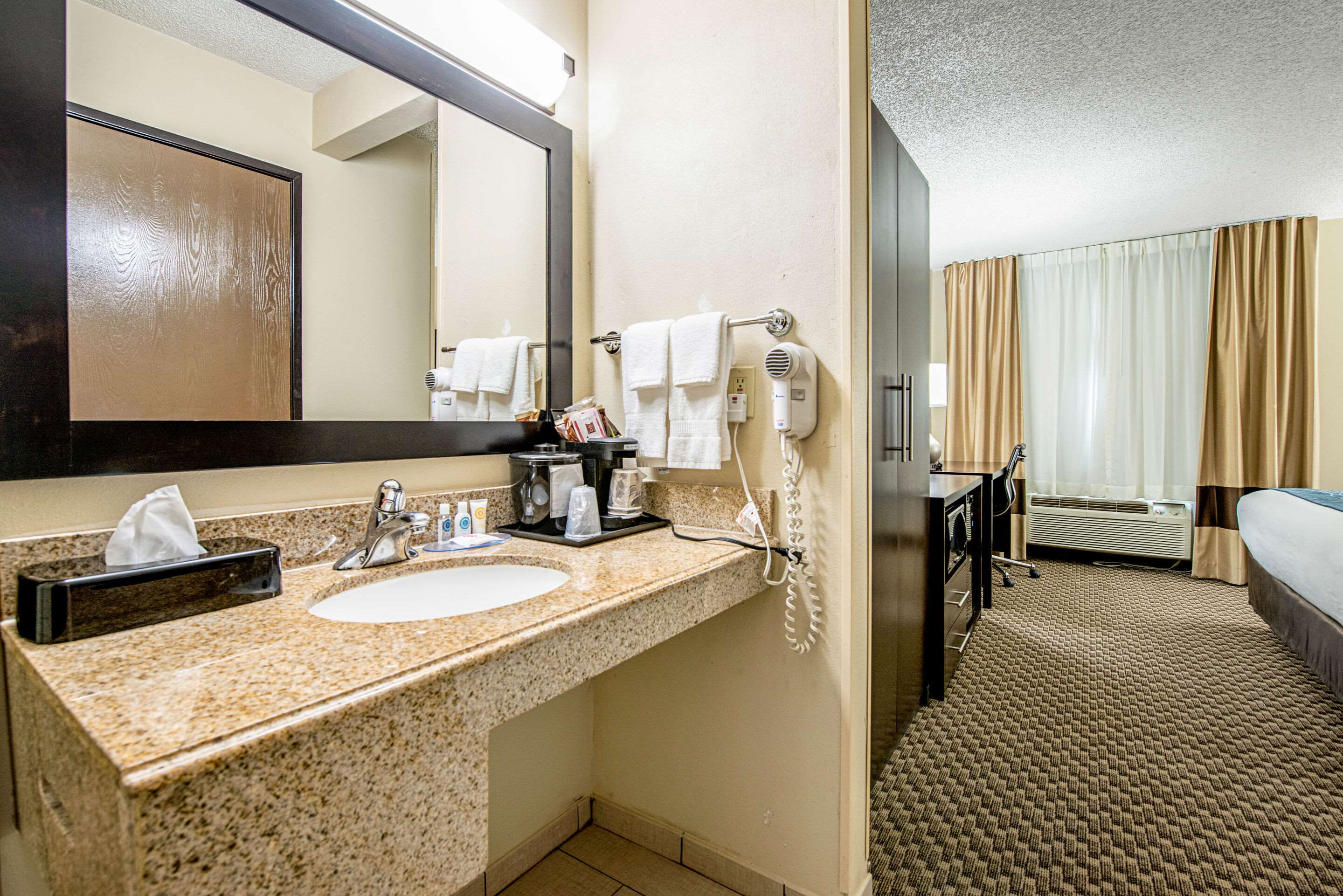 Spacious guest room