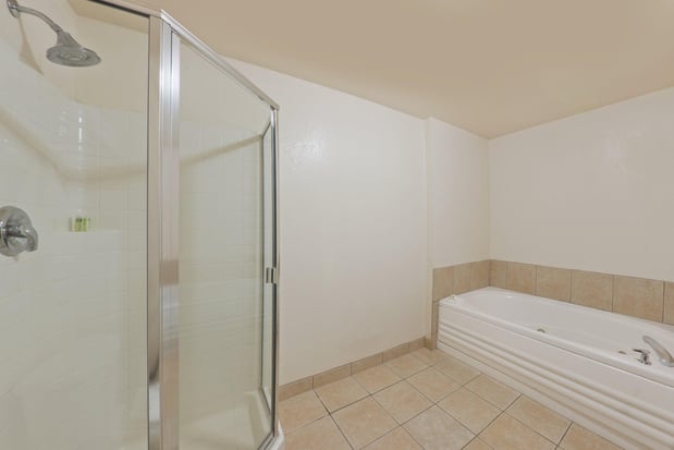 Images Holiday Inn Express Show Low by IHG