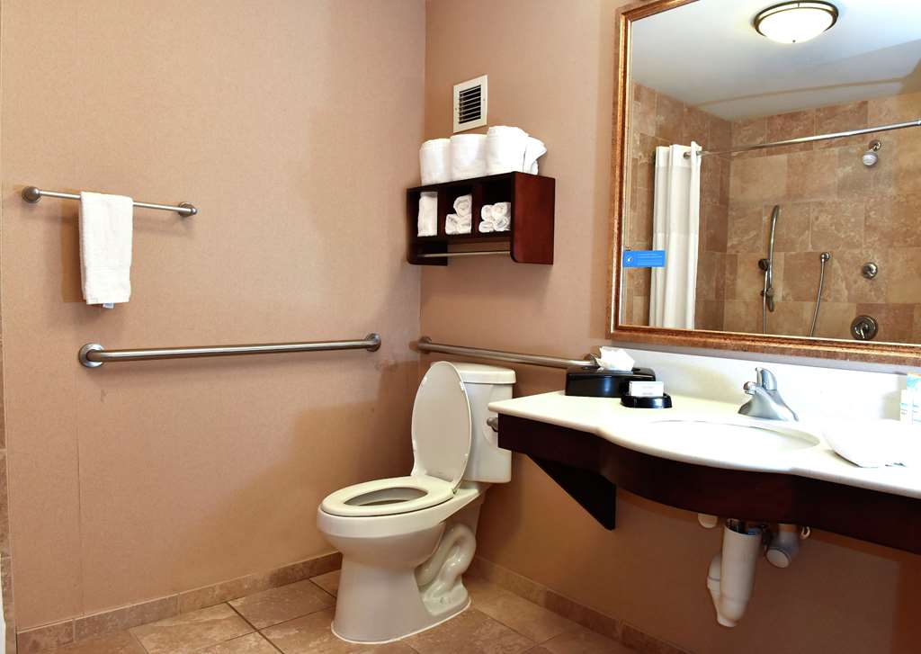 Guest room bath