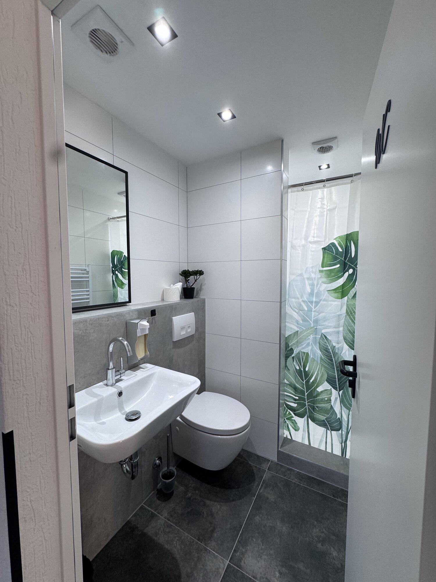 HK ROOMS UG (haftungsbeschränkt), Merkatorstraße 5 in Grevenbroich