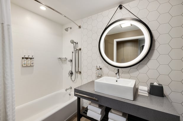 Images Holiday Inn & Suites Nashville Downtown - Broadway by IHG